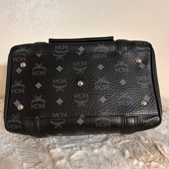 MCM Stark Boston Bag in Excellent Condition. Preloved but like new! - Picture 2 of 5